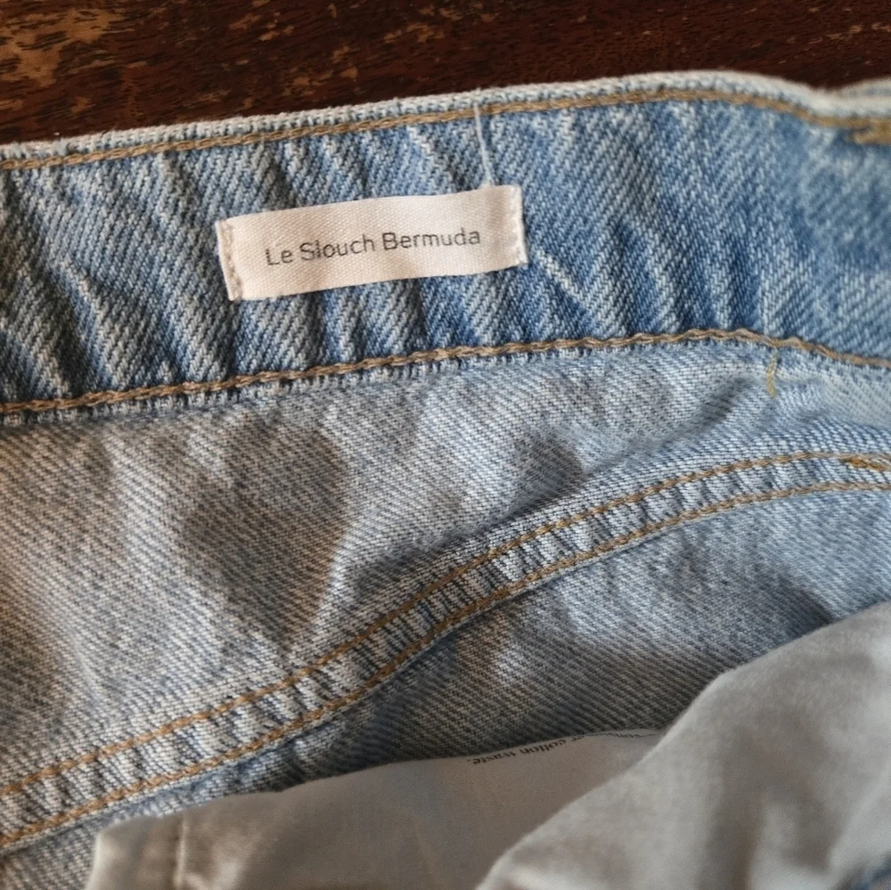 Frame Le Slouch Bermuda Distressed Shorts size 27 light wash